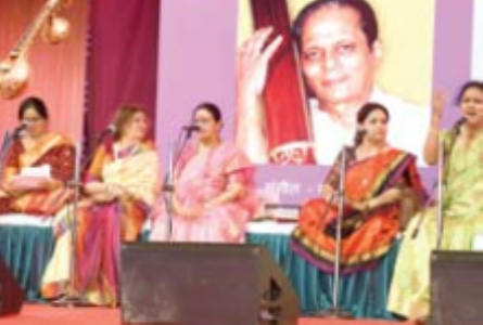 ‘अमृताहुनी गाेड’ संगीत कार्यक म में श्राेता हुए मंत्रमुग्ध